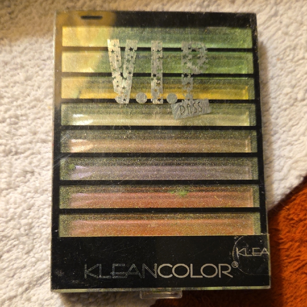 Kleancolor V.I.P. Eyeshadow Palette with Multicolor Shades